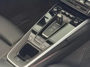 PORSCHE 992 Cabrio 4
