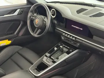 PORSCHE 992 Cabrio 4