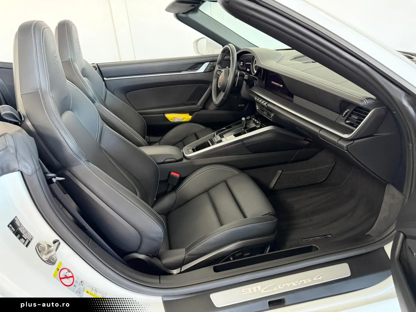 PORSCHE 992 Cabrio 4