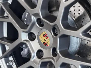 PORSCHE 992 Cabrio 4