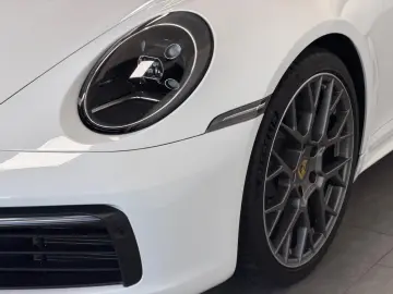 PORSCHE 992 Cabrio 4