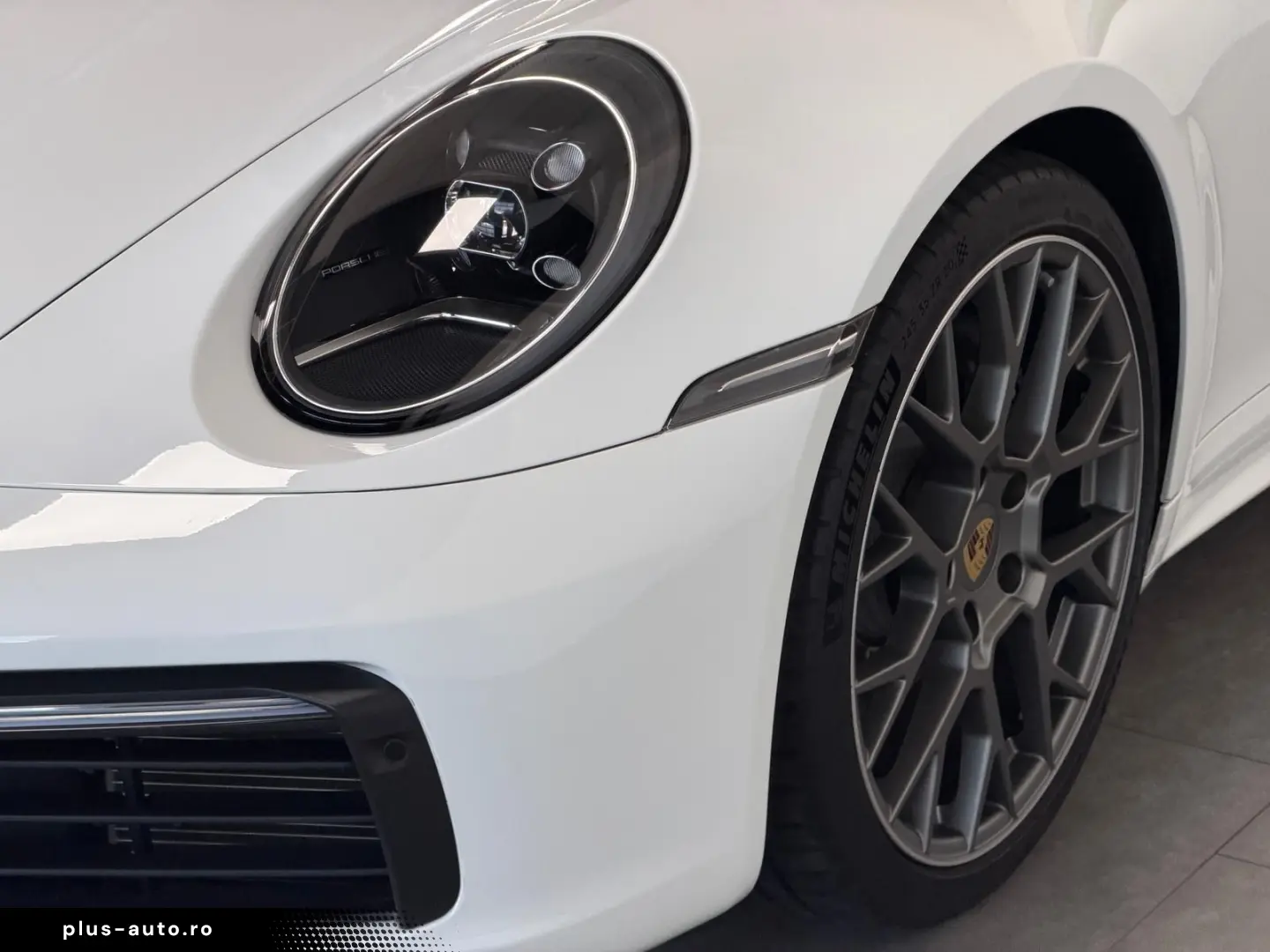 PORSCHE 992 Cabrio 4
