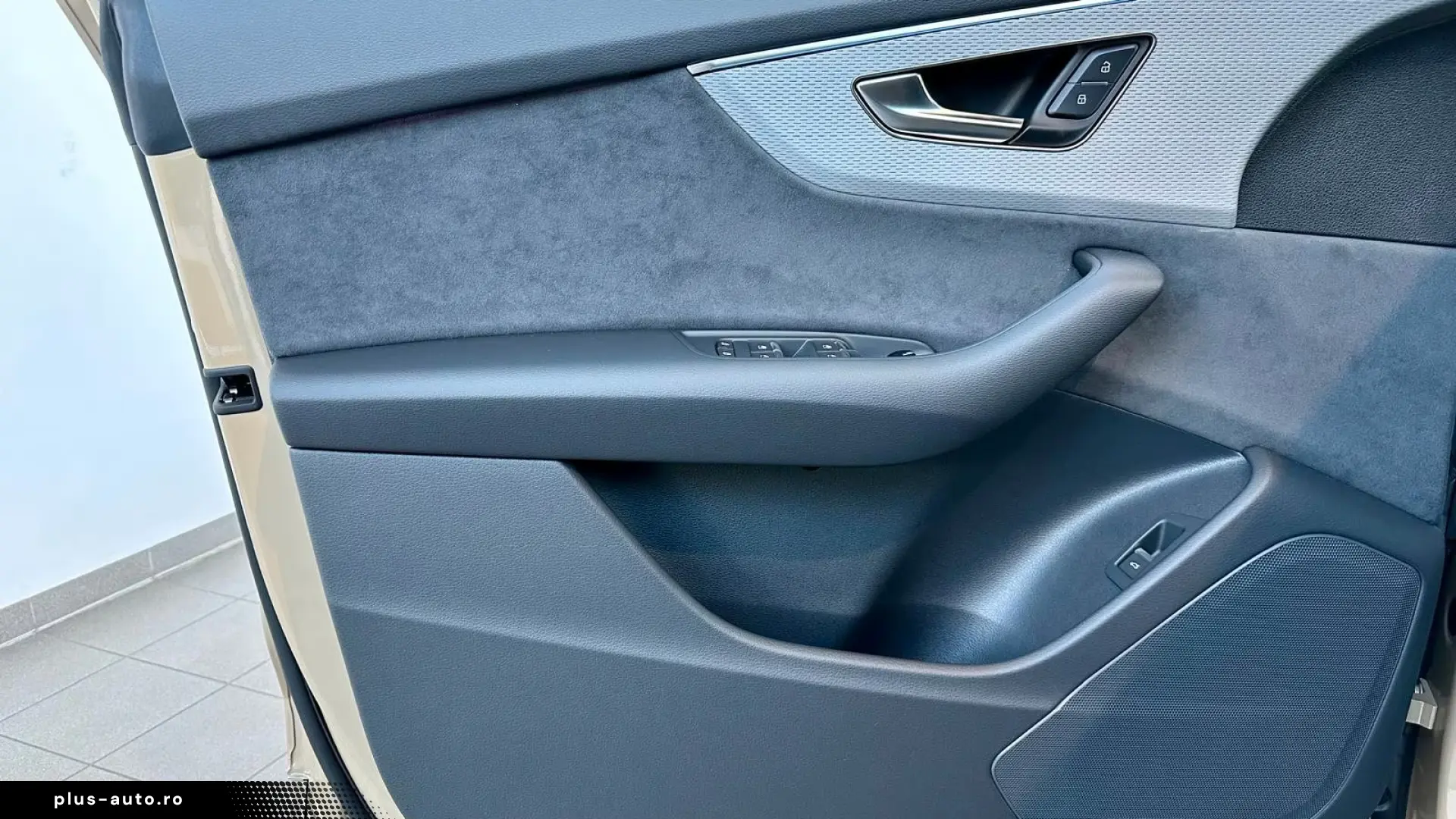 Audi Q8 50TDI Facelift MY26 gold-sw SLine Mtx Pan 23