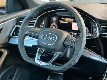 Audi Q8 50TDI Facelift MY26 gold-sw SLine Mtx Pan 23
