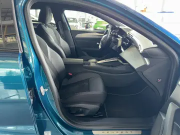 PEUGEOT 408 Plug-In Hybrid 225 GT