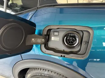 PEUGEOT 408 Plug-In Hybrid 225 GT