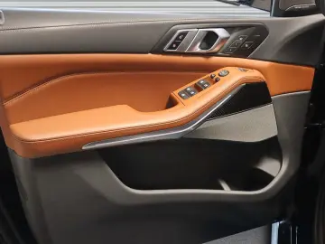 BMW X5 M60i xDrive Panorama-Glasdach Sky Lounge Driv