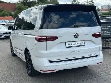 VW T7 Multivan Edition LÜ Navi HuD Pano AHK ACC H&K