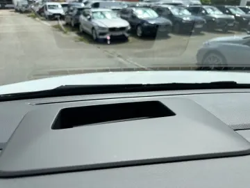 VW T7 Multivan Edition LÜ Navi HuD Pano AHK ACC H&K