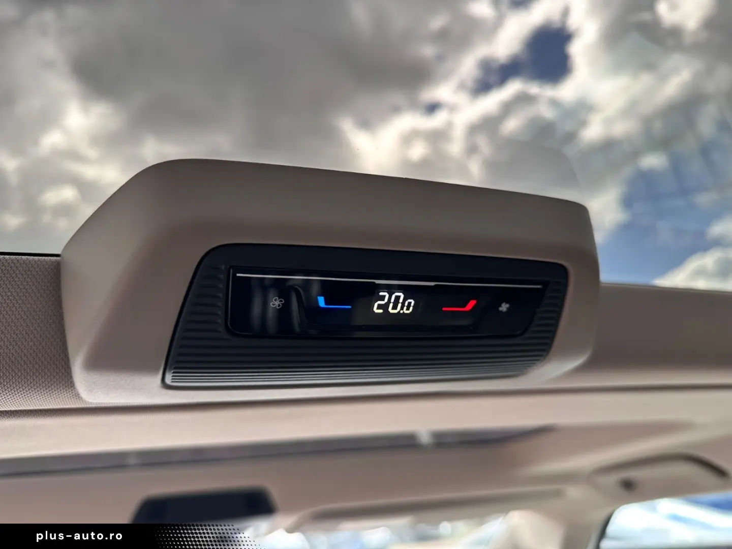 VW T7 Multivan Edition LÜ Navi HuD Pano AHK ACC H&K