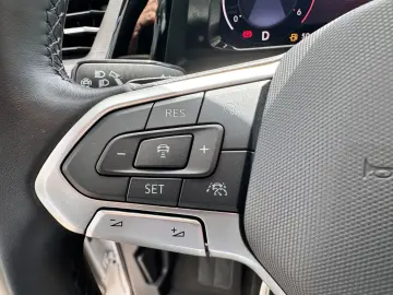 VW T7 Multivan Edition LÜ Navi HuD Pano AHK ACC H&K
