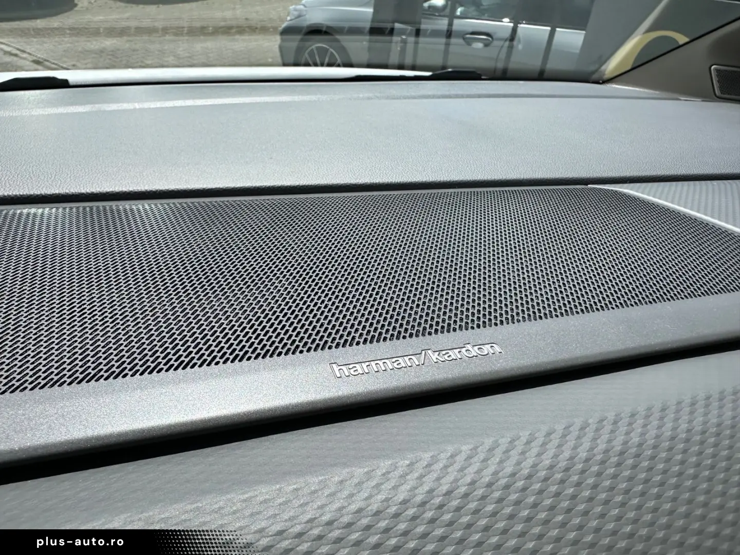 VW T7 Multivan Edition LÜ Navi HuD Pano AHK ACC H&K