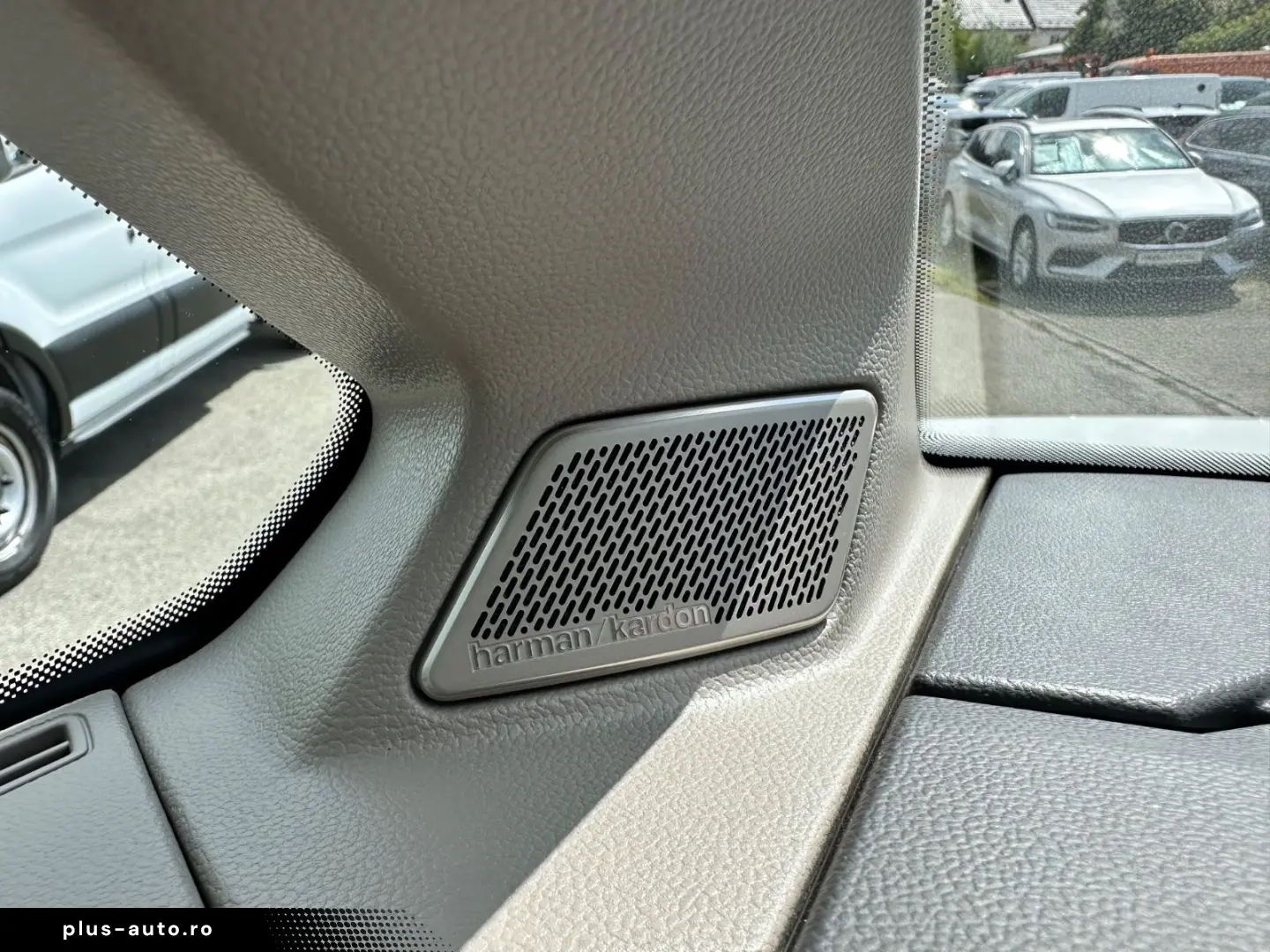 VW T7 Multivan Edition LÜ Navi HuD Pano AHK ACC H&K