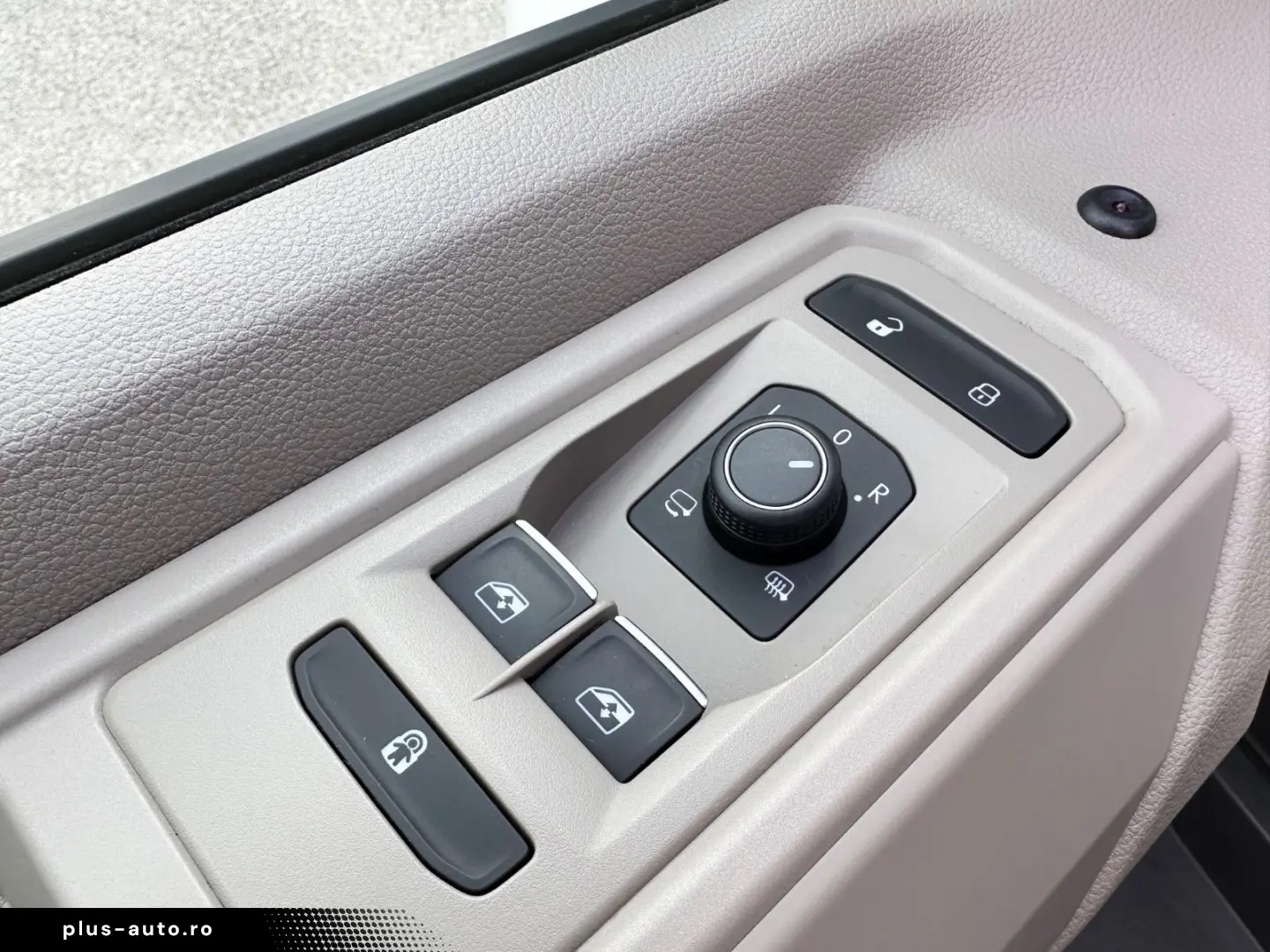 VW T7 Multivan Edition LÜ Navi HuD Pano AHK ACC H&K