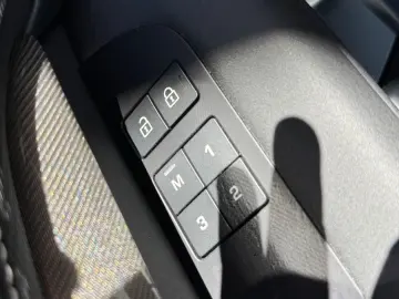 LAND ROVER Discovery  R-Dynamic AWD 7-SITZER 360&apo…