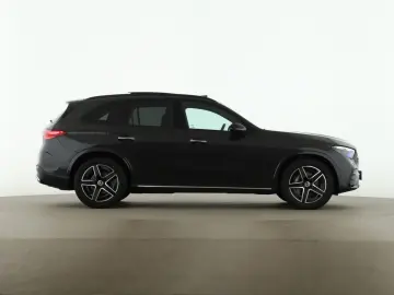 MERCEDES-BENZ GLC 220 d 4M AMG Pano AHK Distro Digital Light