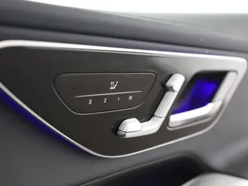 MERCEDES-BENZ GLC 220 d 4M AMG Pano AHK Distro Digital Light