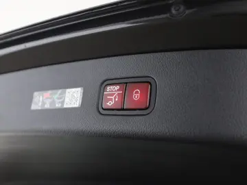 MERCEDES-BENZ GLC 220 d 4M AMG Pano AHK Distro Digital Light