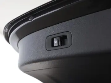 MERCEDES-BENZ GLC 220 d 4M AMG Pano AHK Distro Digital Light