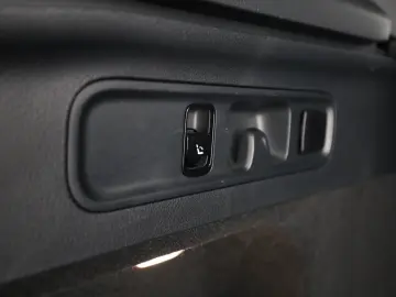 MERCEDES-BENZ GLC 220 d 4M AMG Pano AHK Distro Digital Light