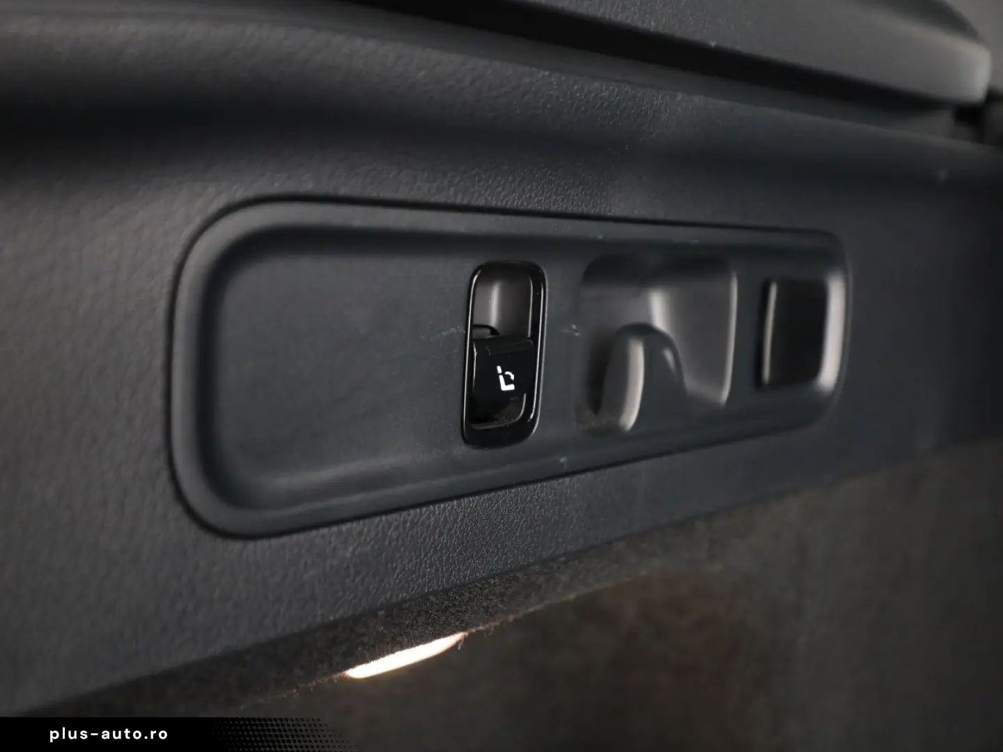 MERCEDES-BENZ GLC 220 d 4M AMG Pano AHK Distro Digital Light