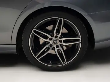 Mercedes-Benz E 350  Burm   Multibeam  Night