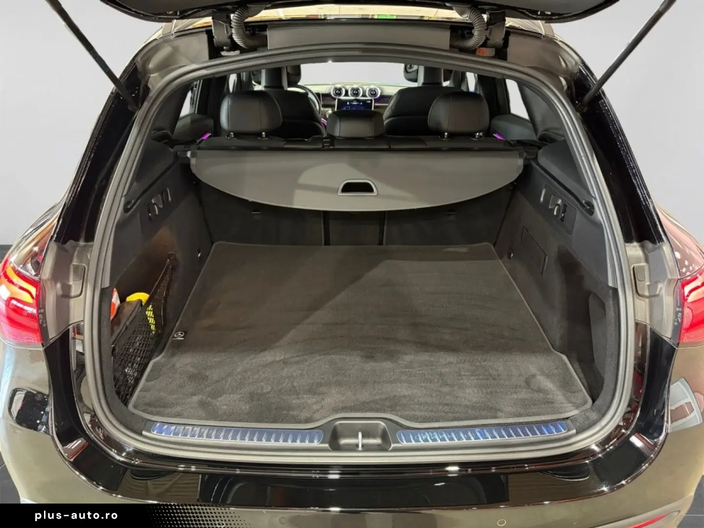 MERCEDES-BENZ GLC 300 4M AMG NIGHT DISTR MEMO KEYL 360  AHK