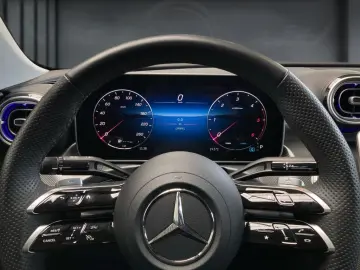 MERCEDES-BENZ C 200 d AMG Pano Night AHK Kamera Memo…