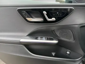 MERCEDES-BENZ C 200 d Avantgarde Pano.-Dach AHK Memory 360