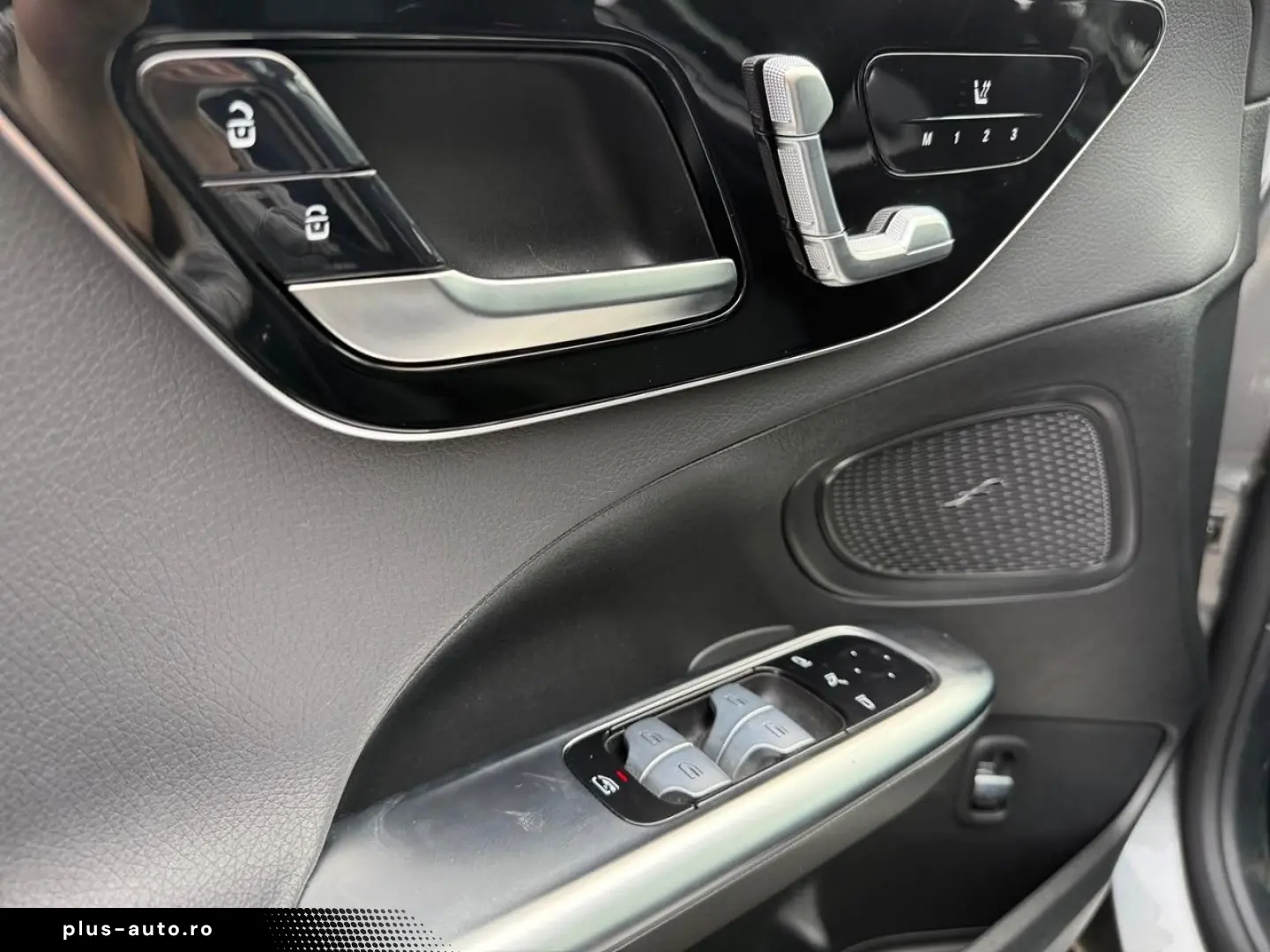 MERCEDES-BENZ C-Class 2025 — imagine 13