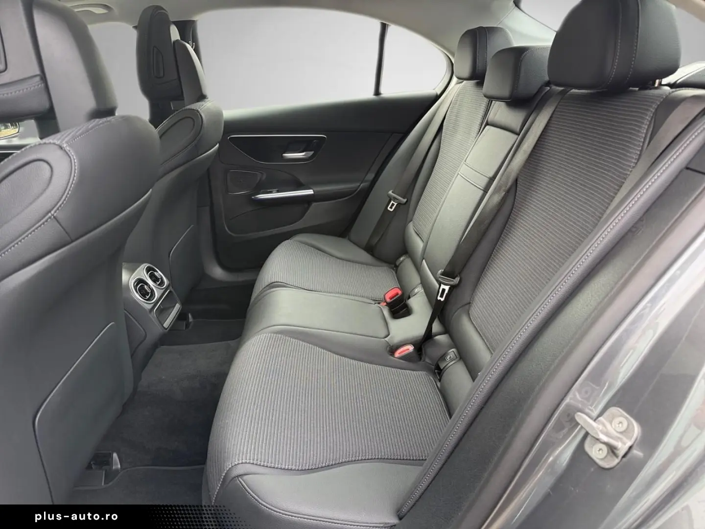 MERCEDES-BENZ C-Class 2025 — imagine 16