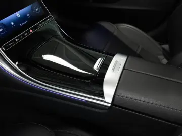 MERCEDES-BENZ C 400 e 4M   AMG NIGHT MEMO 360 AHK DISTR