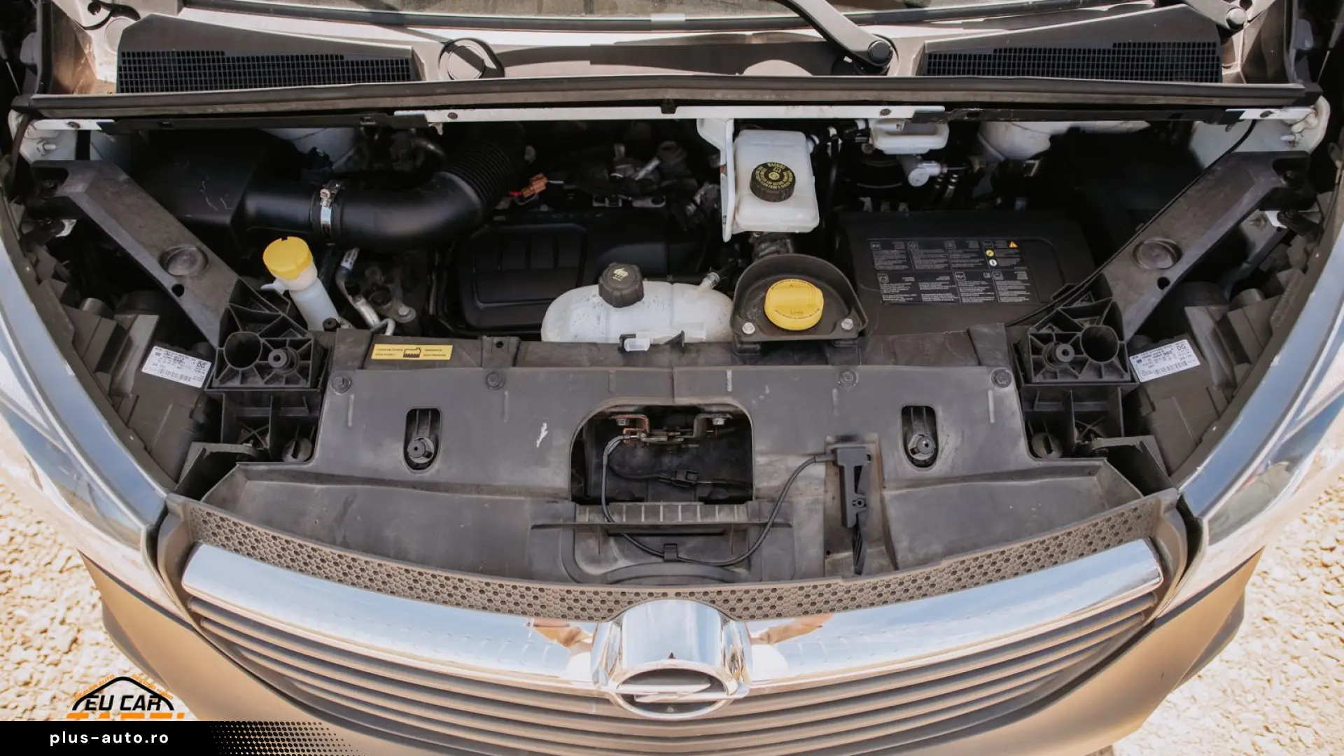 OPEL VIVARO 1 6 DIESEL  8 1 LOCURI