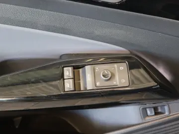 VW ID.4 Pro Perf. WÄRMEP HUD PANO AHK SERVO DEFEKT