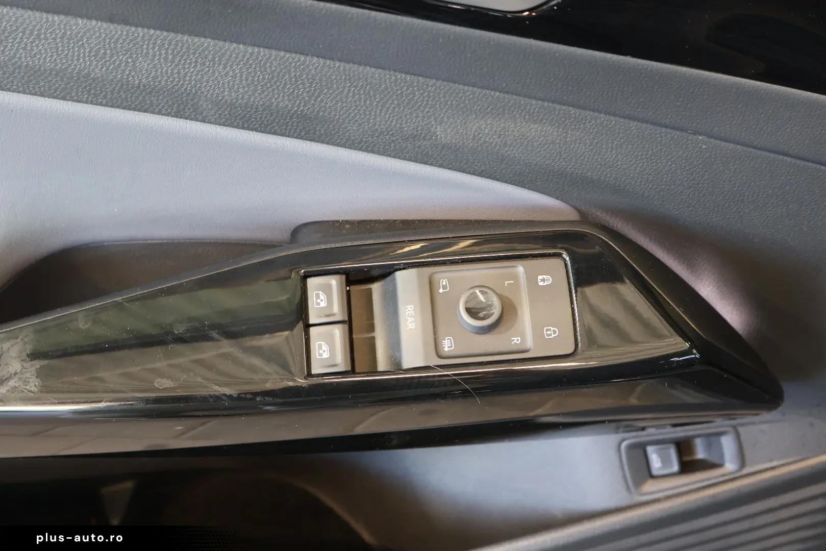 VW ID.4 Pro Perf. WÄRMEP HUD PANO AHK SERVO DEFEKT