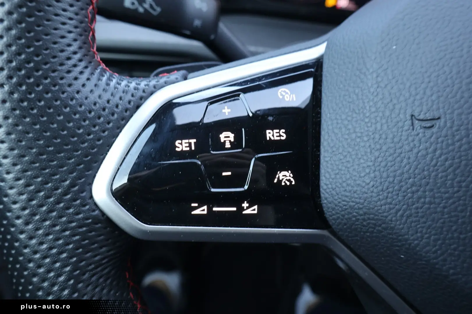 VW Golf VIII GTI 2.0 TSI AID ACC LED AMBIENT 19