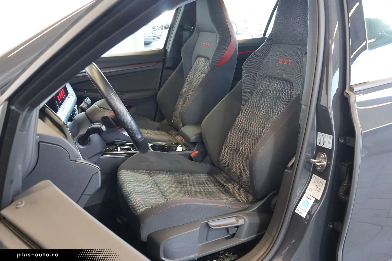 VW Golf VIII GTI 2.0 TSI AID ACC LED AMBIENT 19