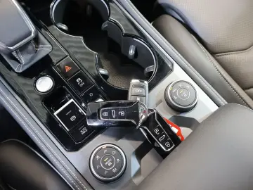 VW Touareg 3.0 TDI R-Line LUFT NACHT PANO AHK HUD