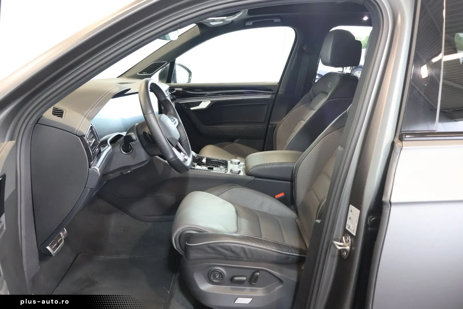 VW Touareg 3.0 TDI R-Line LUFT NACHT PANO AHK HUD