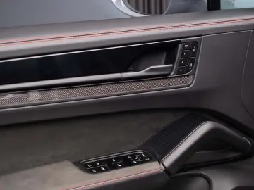 Porsche Cayenne GTS V8 500CP Sport Chrono Pano Matrix