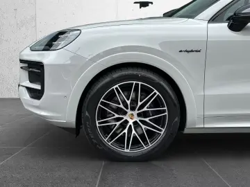 Porsche Cayenne E-Hybrid Coupé Black Edition AHK SHZ PAN