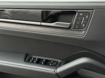 Porsche Cayenne E-Hybrid Coupé Black Edition AHK SHZ PAN