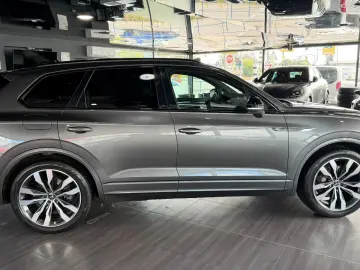VW Touareg 3.0 TDI DSG R-Line Black 4M Luft Matrix