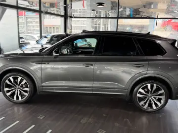 VW Touareg 3.0 TDI DSG R-Line Black 4M Luft Matrix