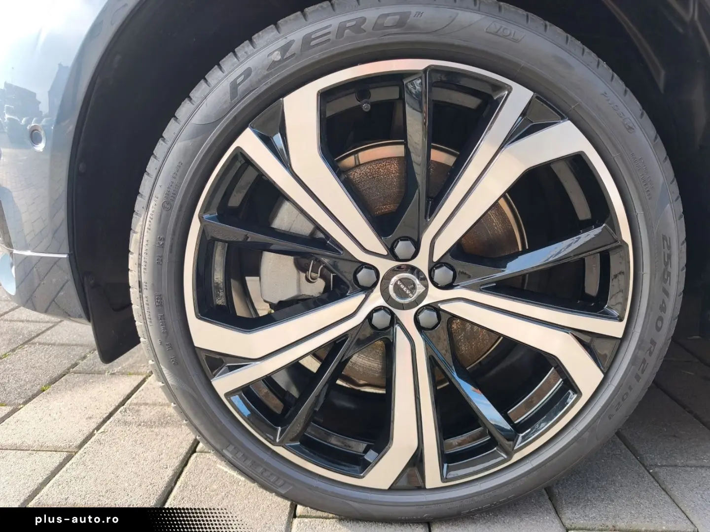 VOLVO XC60 T8 Plus Dark AWD Head-up 360 Pano HarmanKar