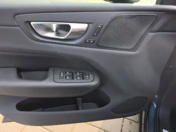 VOLVO XC60 T8 Plus Dark AWD Head-up 360 Pano HarmanKar