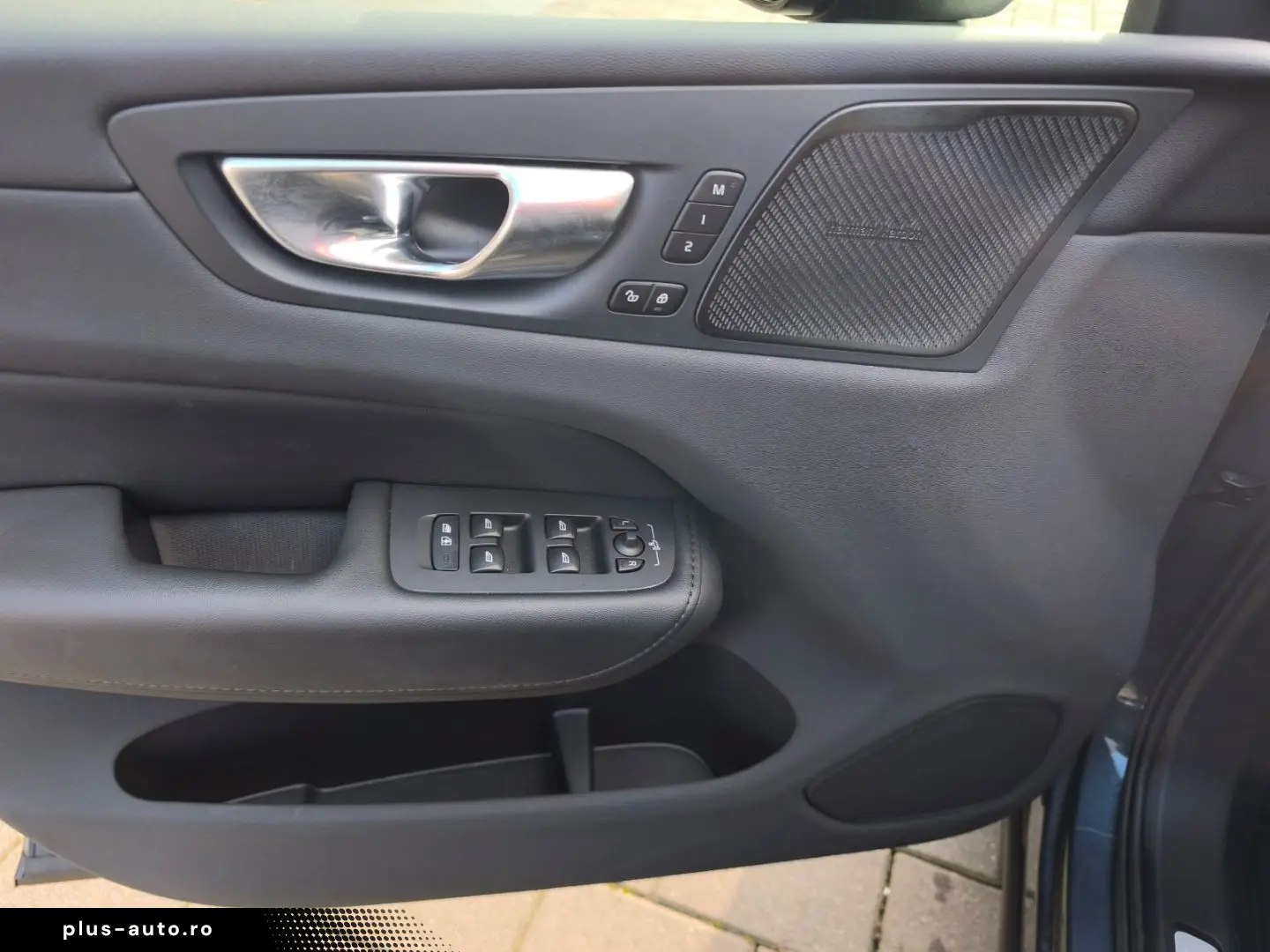 VOLVO XC60 T8 Plus Dark AWD Head-up 360 Pano HarmanKar