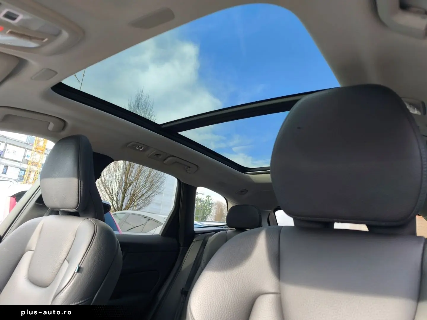 VOLVO XC60 T8 Plus Dark AWD Head-up 360 Pano HarmanKar