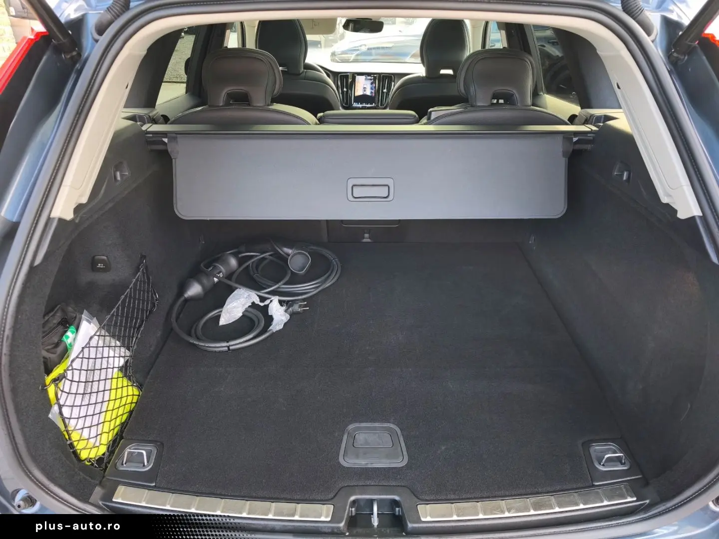 VOLVO XC60 T8 Plus Dark AWD Head-up 360 Pano HarmanKar