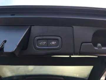 VOLVO XC60 T8 Plus Dark AWD Head-up 360 Pano HarmanKar